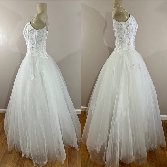 Oleg Cassini Spaghetti Strap Tulle Ball Gown Wedding Dress with Corset Size 4 - Picture 4 of 13